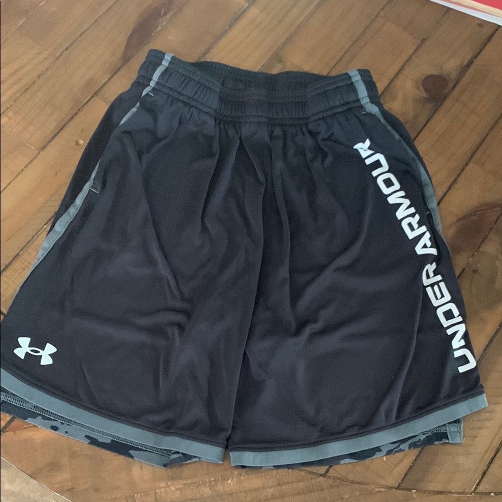 Under Armour Boy’s Youth Medium Black Shorts